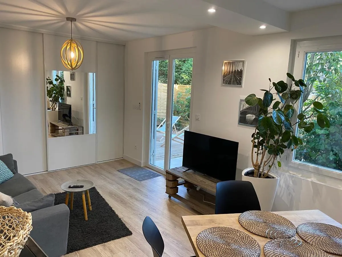Location Maison Toulon T2 4Pers Gare Sncf Ferry Boat Mont Faron Villa 0*,  Fransa